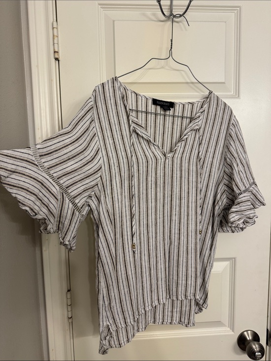 Ellen Tracy Tops - Ellen Tracy White Striped V-Neck Top